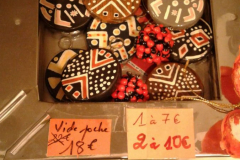 Braderie d'objets artisanaux africains à loubess marseille